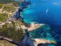 Découvrez la beauté sauvage de Bonifacio, entre falaises calcaires et eaux cristallines, pour des vacances inoubliables en Corse ! 💙

Pour réserver votre...