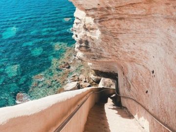 Vous êtes plutôt vacances sportives ou reposantes ? 

L'avantage avec la Corse, c'est que vous pouvez allier les deux... 🚴 🏖

📷 Escalier du roi Aragon/...